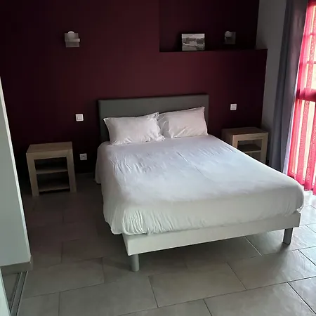Du Vieux Pont Hotel 2*